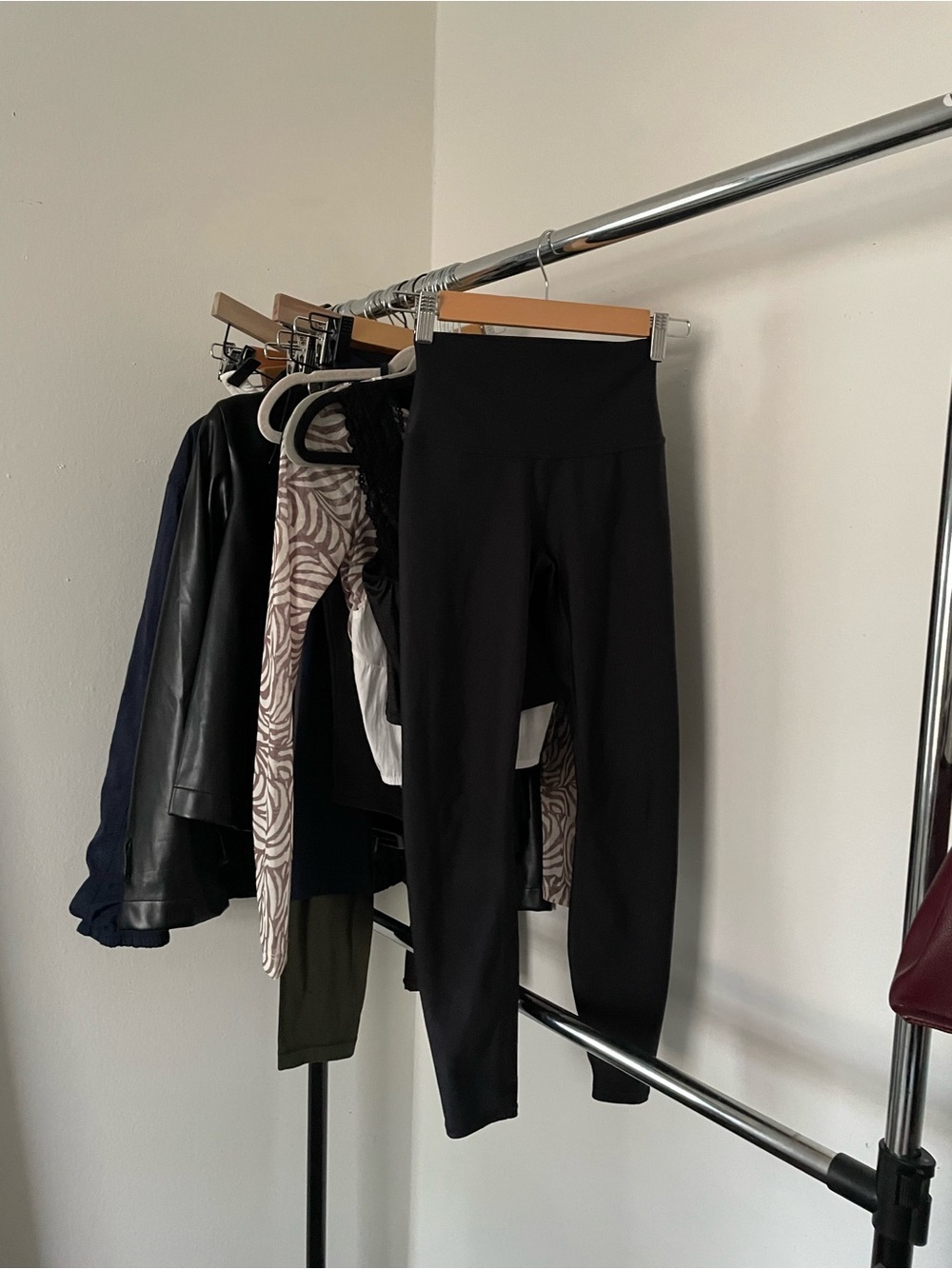 3/$15 ALO Yoga High-Rise Black Leggings